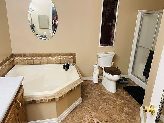 4th image of 245 S 56th St #41