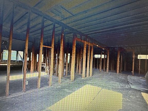 4th image of 745 Lee St
