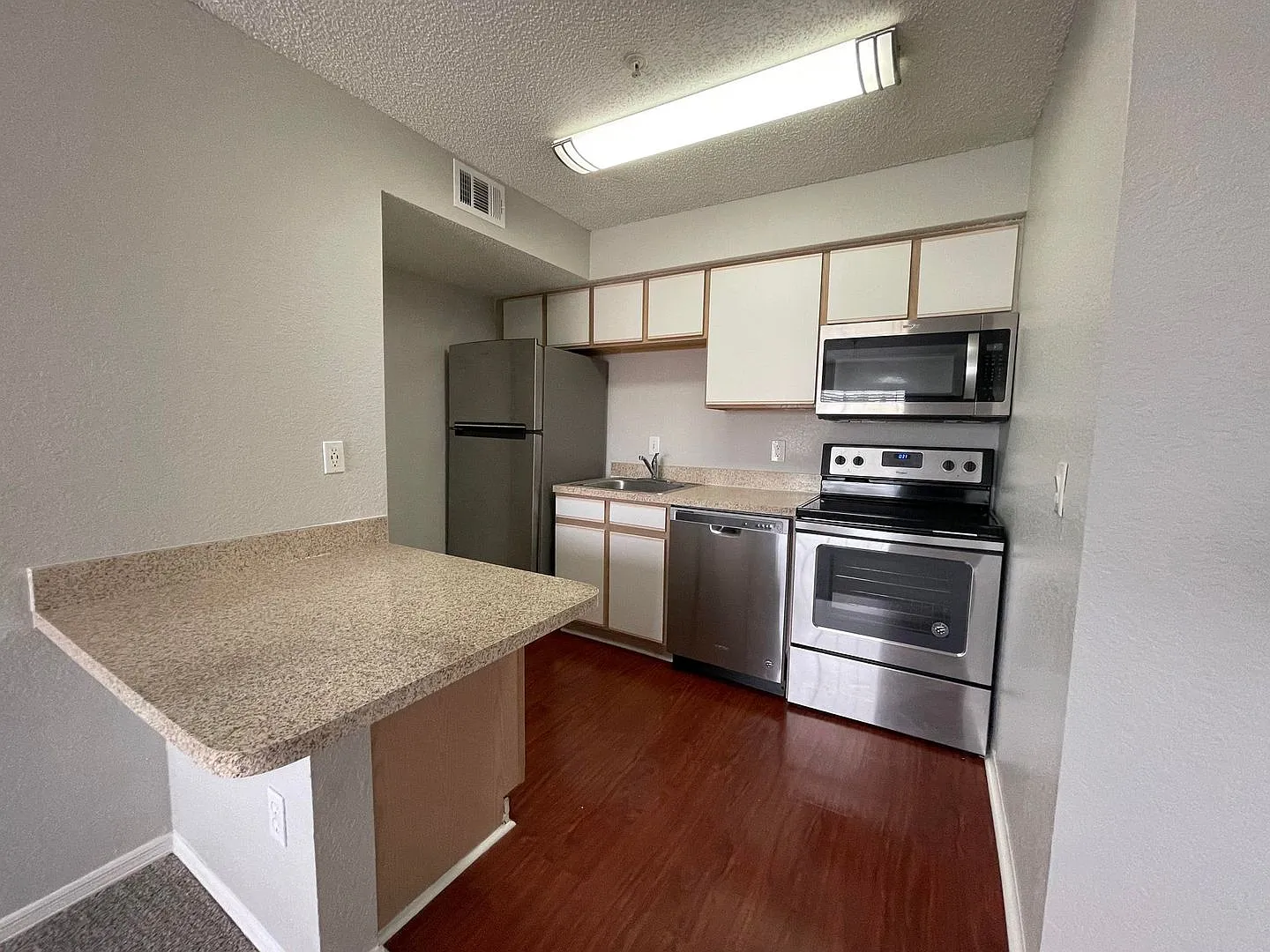 Beautiful Condo available on July 1st. Do not miss this opportunity. — Photo 4