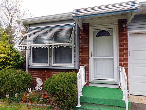 2nd image of 12A Dartmouth St #61