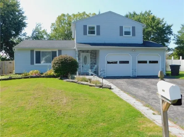 5379 Amalfi Dr, Clay, NY 13041