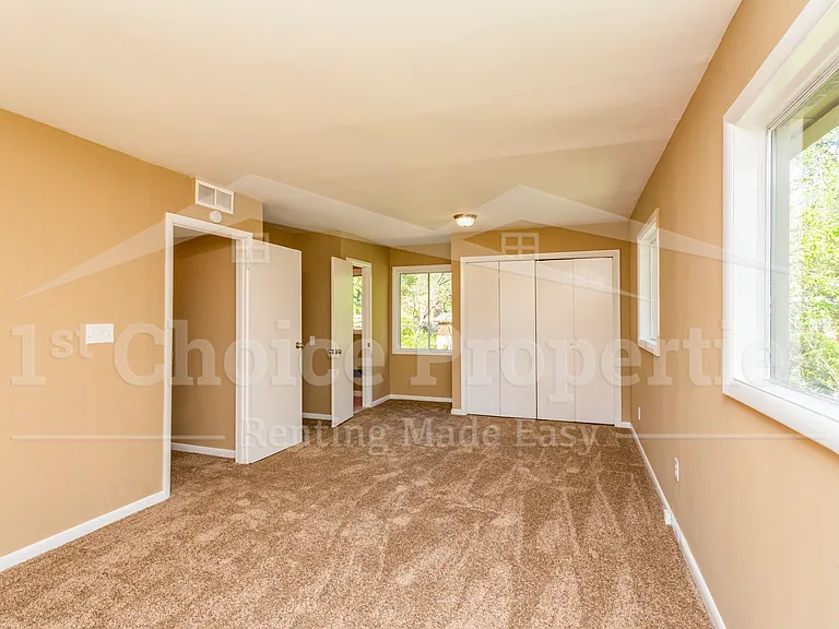 1332 Lake Ln NE — Photo 18