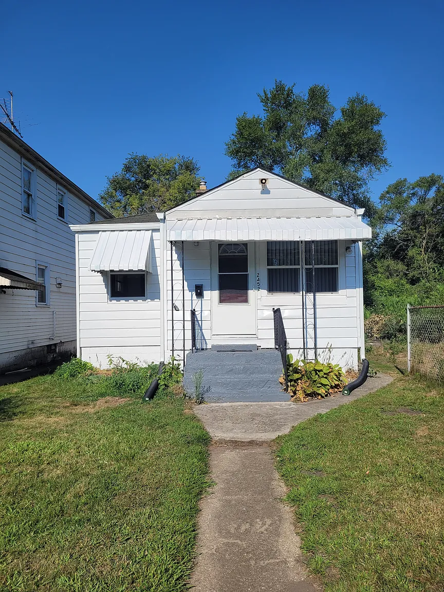 2452 Maryland St photo 1