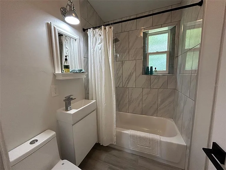 816 NE 9th Ave — Photo 10