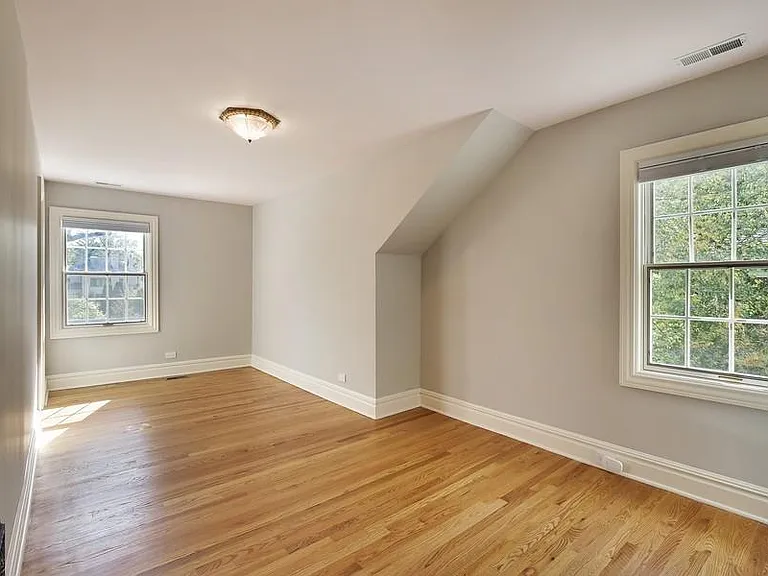 1100 Crescent Ln — Photo 8
