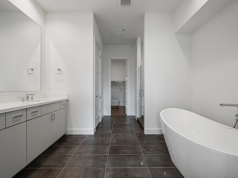 3810 Berkman Dr — Photo 20