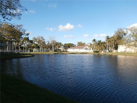 4th image of 300 Palm Cir W APT 307