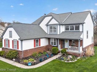 2032 Dover Dr, Wixom, MI 48393
