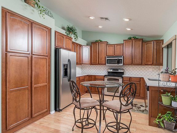 3rd image of 1211 W Oriole Way