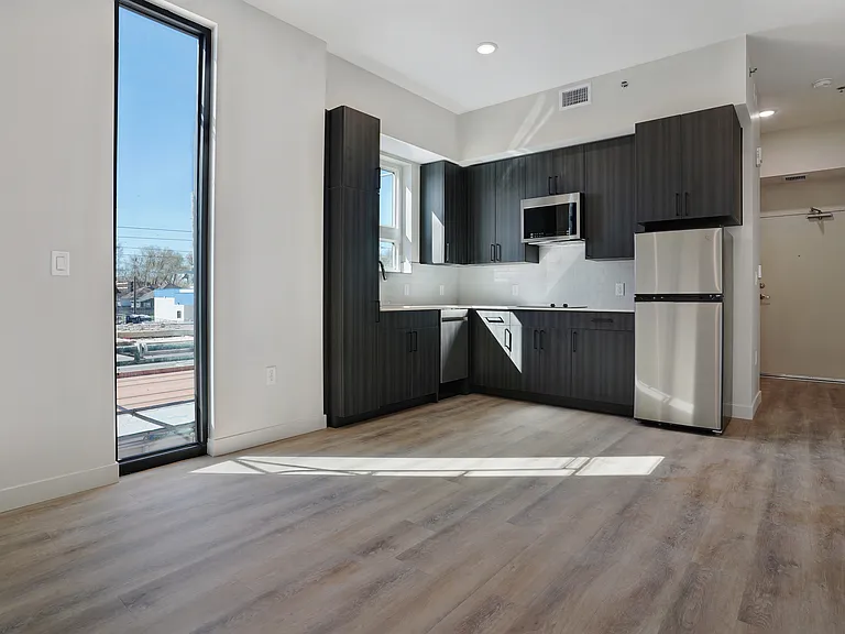 9Ten Apartments — Photo 11