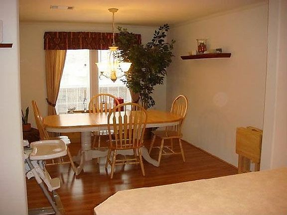 3rd image of 4611 Windy Brook Dr