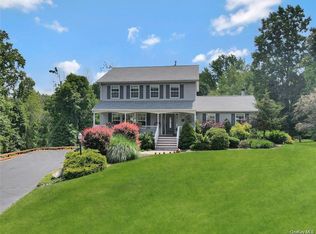 16 Windmill Ct, Monroe, NY 10950