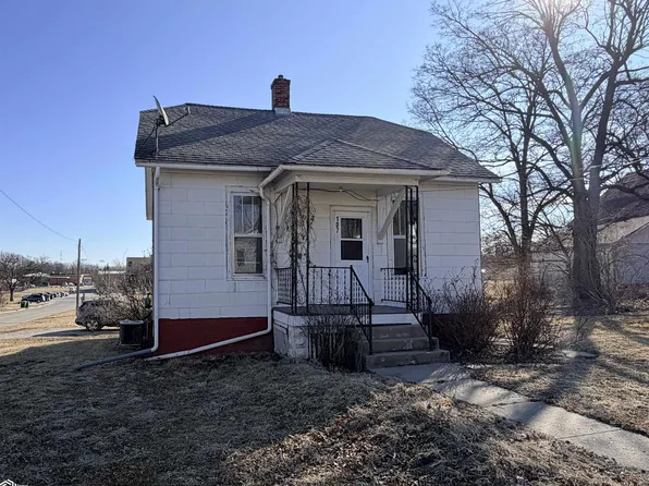 107 N D St, Fairfield, IA 52556