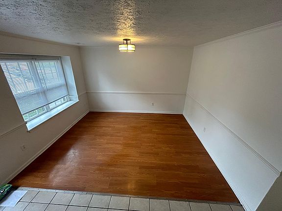 4th image of 6 Penn Cir Unit B