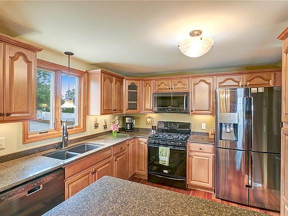 3rd image of 231 Heather Hill Dr