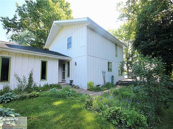 2nd image of 1221 W Geneva Dr