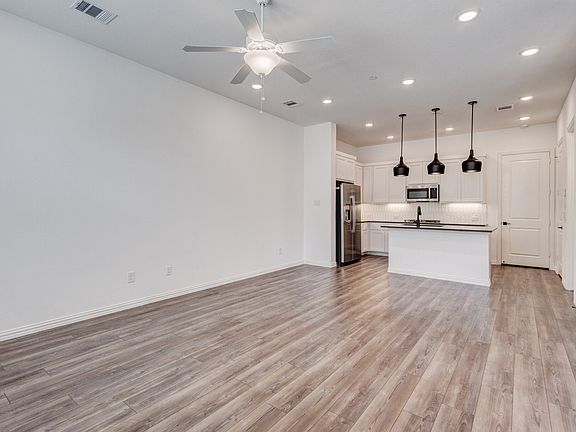 5th image of 4416 Henderson Ave