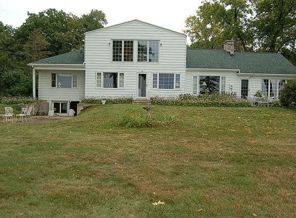 3rd image of 717 Lake Shore Dr