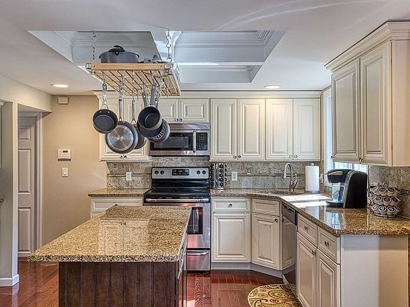 4th image of 31 Woodchuck Ln