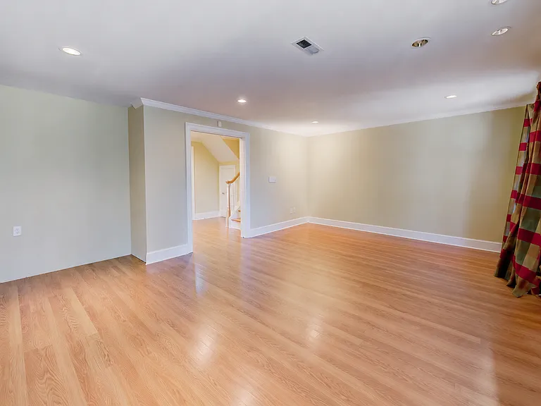 715 Leister Dr — Photo 20