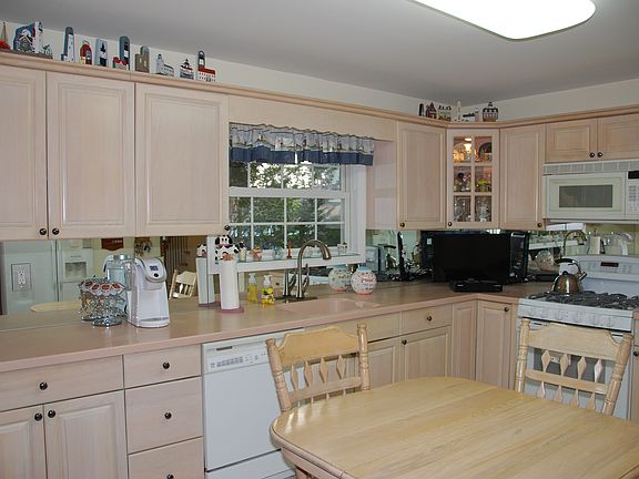 Large eat-in kitchen