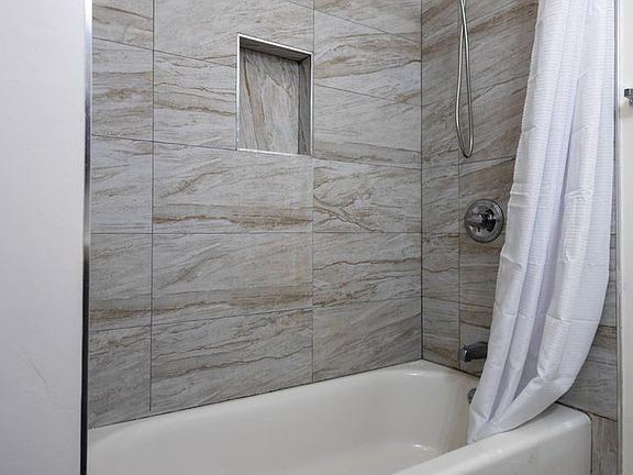 5th image of 618 S New Hampshire Ave APT 7