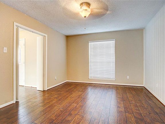 5th image of 1010 Park Knoll Ln