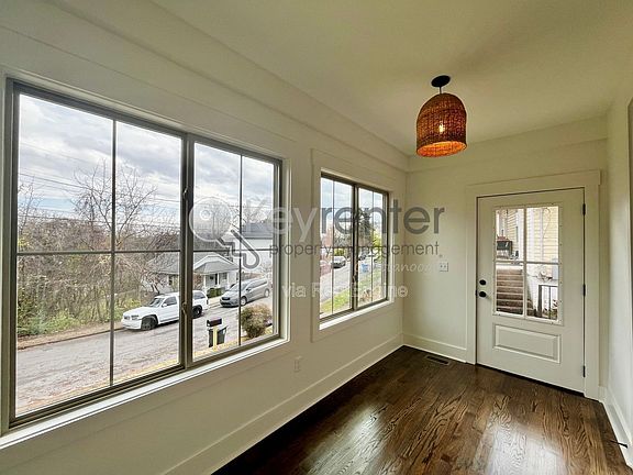 4th image of 3571 Crompton St