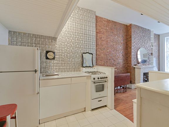 3rd image of 84 Horatio St APT 1D