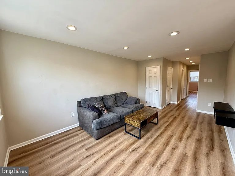 10838 Lockart Ct — Photo 4