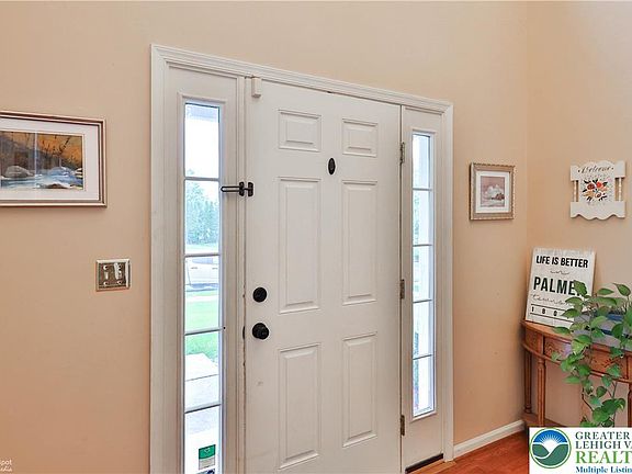 2nd image of 10 Windrift Ct