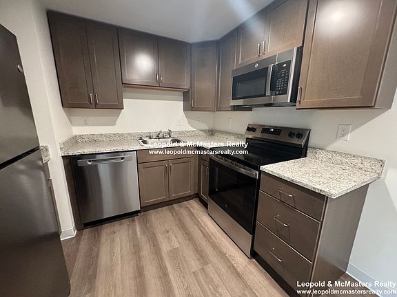 3rd image of 1721 Washington St #1