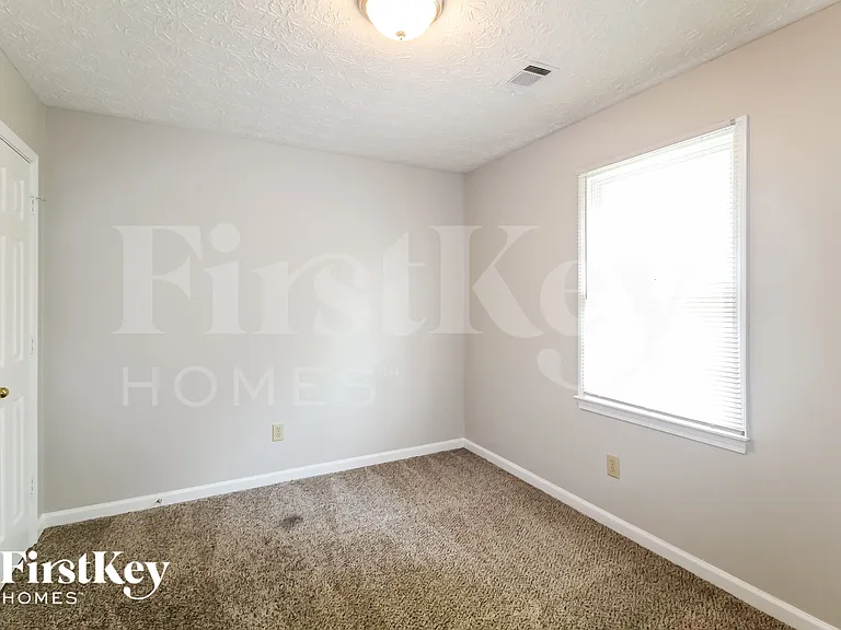 1845 Rockside Ln — Photo 12