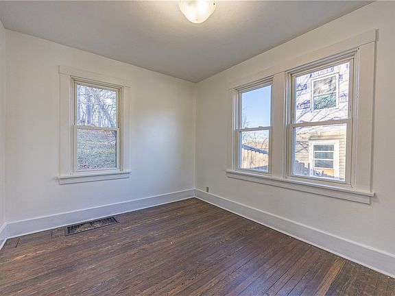 5th image of 953 7th Street Ext