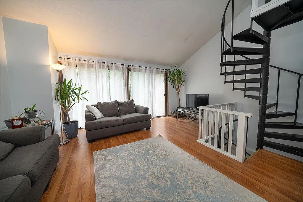 2 bed, 950 sqft, $2,400 — Photo 2