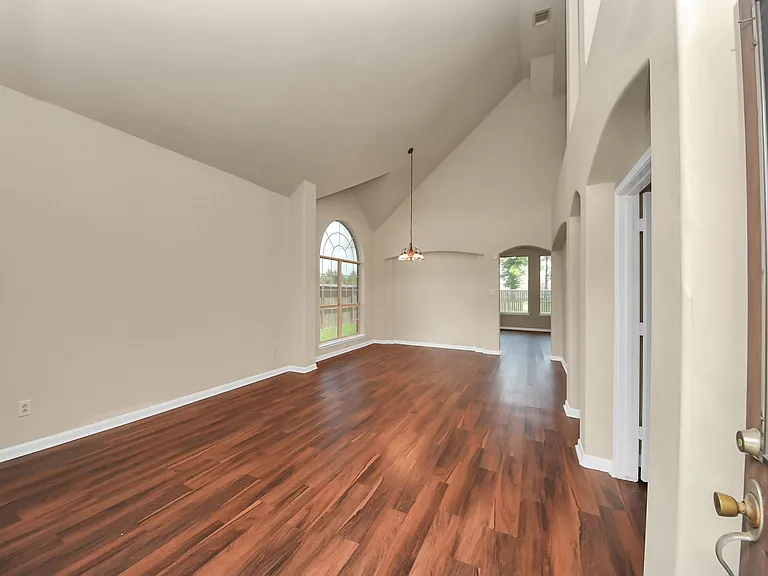 530 Majestic Ridge Dr — Photo 29