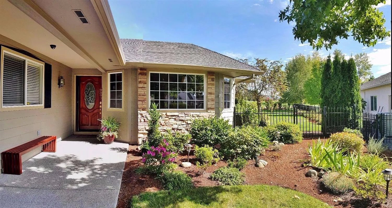 275 Prairie Lndg photo 1