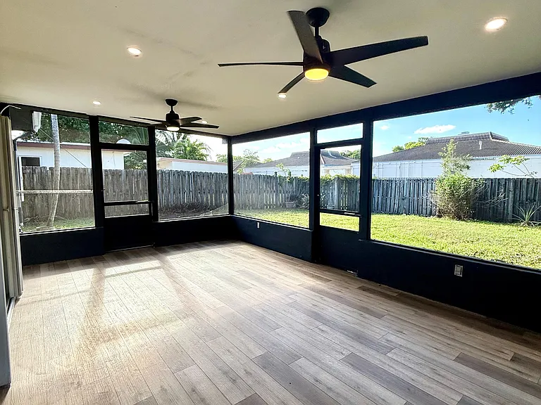 4411 Thomas St — Photo 18
