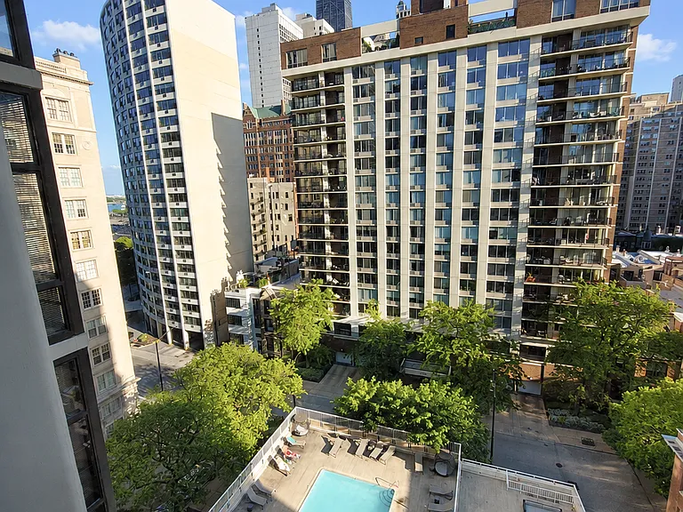 64 E Scott St #11 — Photo 8