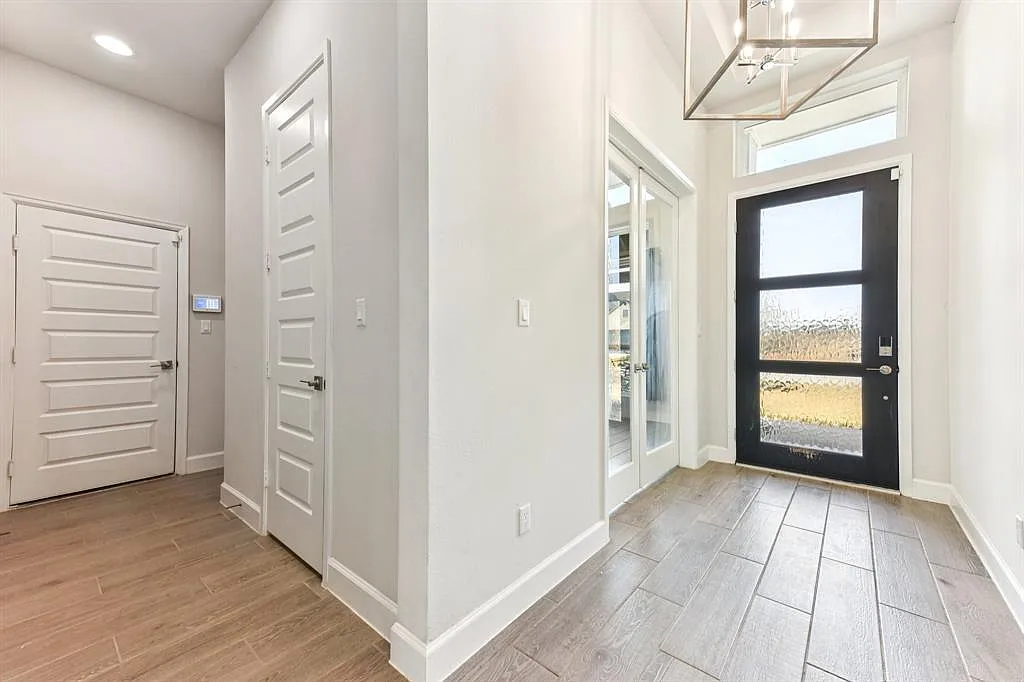 4 bed, 3.5 bath, 2997 sqft, $3,250 — Photo 2