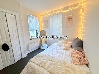 2nd image of 829 Beacon St APT 3