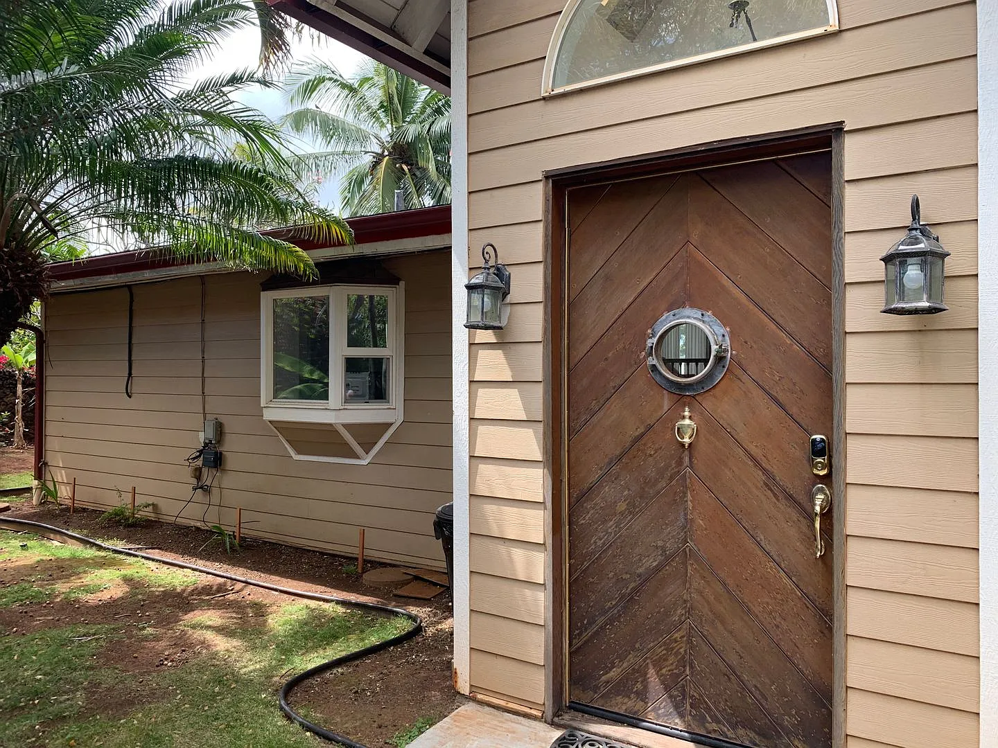 Great Kahana Home- 50 yards to the beach! — Photo 2