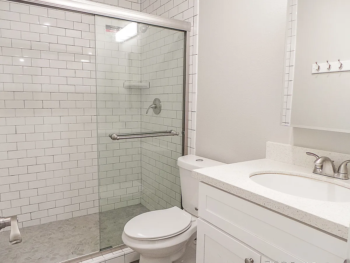 Building Photo - 723 S Berthe Ave #2
