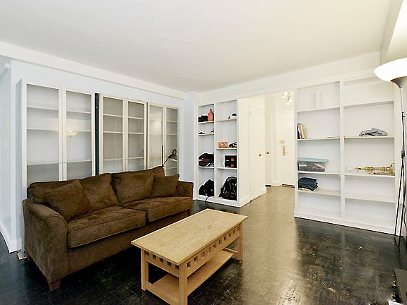 3rd image of 240 E 55th St APT 2C
