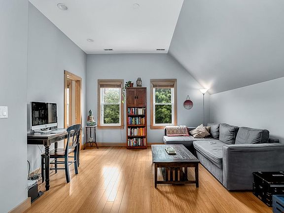 2nd image of 2-209 Marengo Ave #2