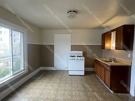 4th image of 1001 N Saginaw St #4e7bf76ee