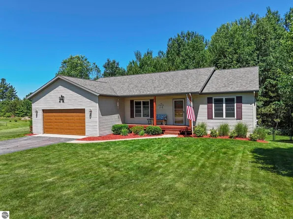 3161 Tamara Cir, Grawn, MI 49637