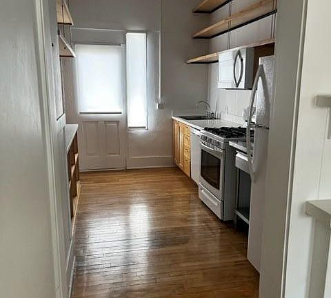 5th image of 40 E 14th St APT 8