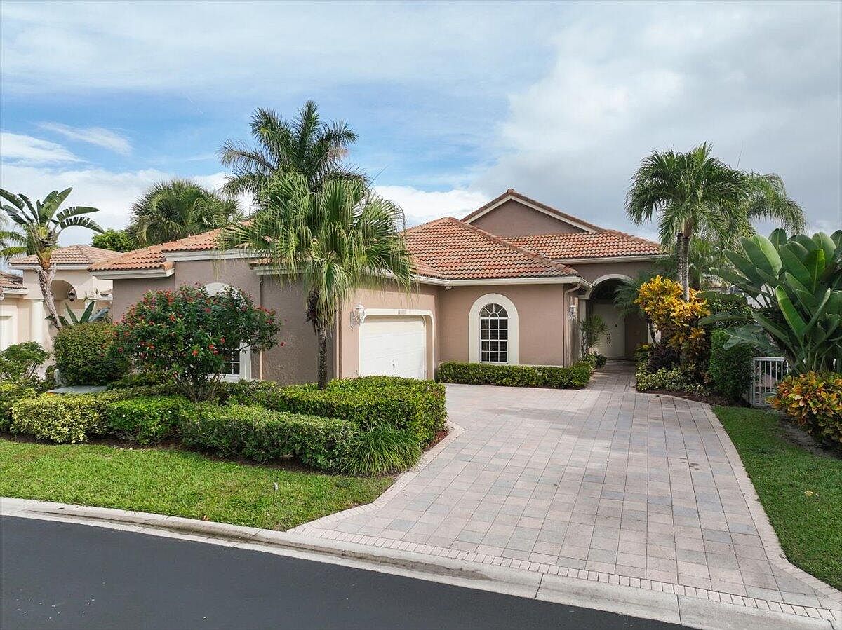 10806 Greenbriar Villa Dr