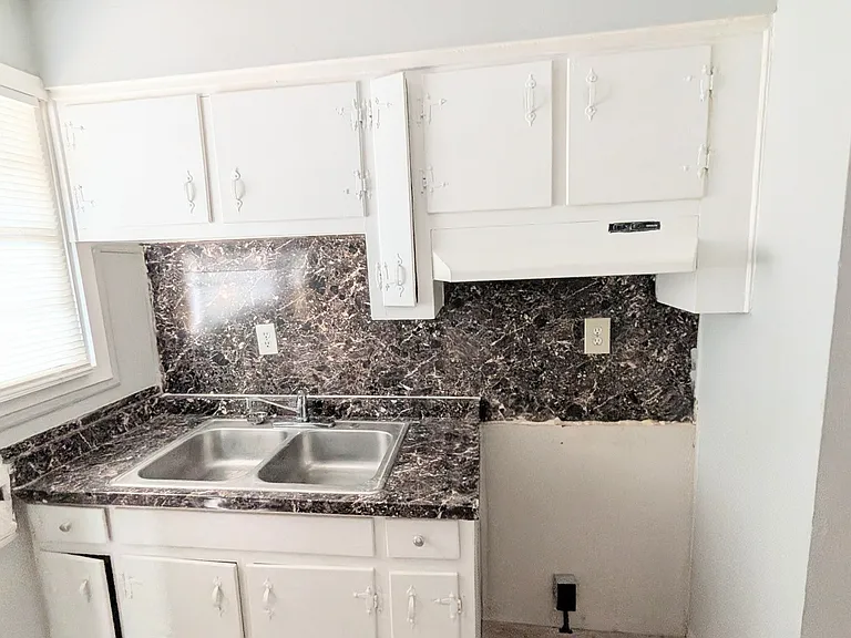 4855 College St #11 — Photo 5